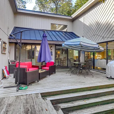 Bright Hilton Head Cottage With Deck About 2 Mi To Beach